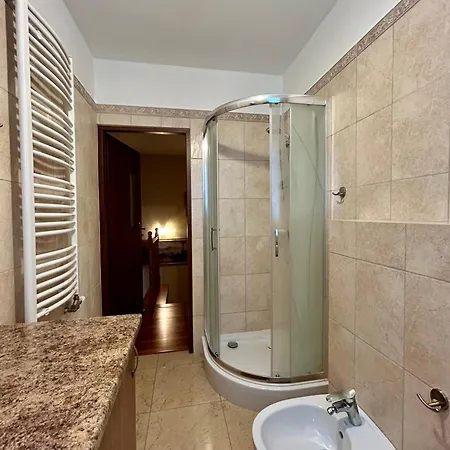 Prywatny Dom Z Parkingiem Trzy Sypialnie Self Check-in Faktura ז'שוב